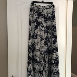 Apeach front slit pants. Size S